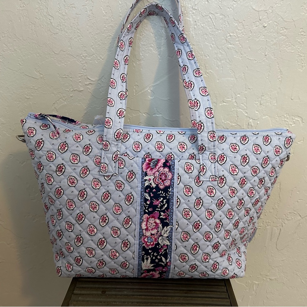 Chic Floral Quilted Tote Bag - White and Pink